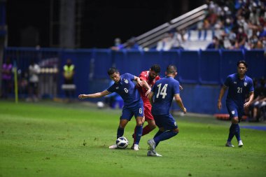 PATUMTHANI, THAILAND -31 Mayıs 2022: Sarach Yooyen # 6 Tayland dostluk maçı sırasında BG Stadyumu, Tayland 'da Bahreyn' e karşı
