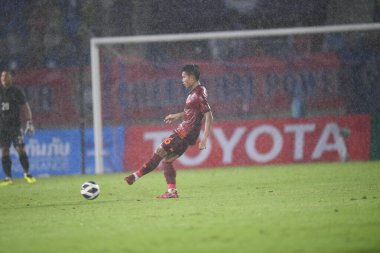 Chiangmai - Tayland, 25 Eylül 2022: Phitiwat Sookjitthammakul # 16 Tayland Kupası sırasında Tayland ile Malezya arasında 700 yıllık stadyum, Tayland