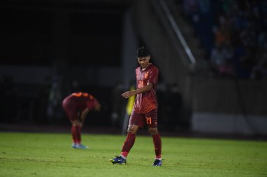 Chiangmai - Tayland, 25 Eylül 2022: Teerasak Poeiphimai # 21 Tayland kralı kupası sırasında Tayland ile Malezya arasında 700 yıllık stadyum, Tayland