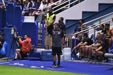 PATUMTHANI, THAILAND -31 Mayıs 2022: Helio de sousa baş antrenörü Tayland ile Bahreyn arasında Bg Stadyumu, Tayland 'da oynanan dostluk maçı sırasında