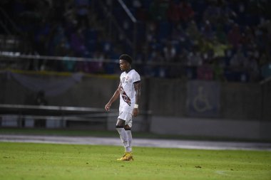 Chiangmai - Tayland, 25 Eylül 2022: Keston Julien # 19 Trinidad ve Tütün Oyuncusu, Tayland ile Malezya arasında 700 yıllık stadyum, Tayland