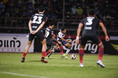 Bangplee-Samutprakan-10NOV2021: YUTHAPICHAI LERTLAM # 21 Samutprakan şehri ile Tayland samutprakan Stadyumu 'ndaki Muangthong maçında Samutprakan şehri arasında oynanan 2021 sayılı samutprakan ligi sırasında