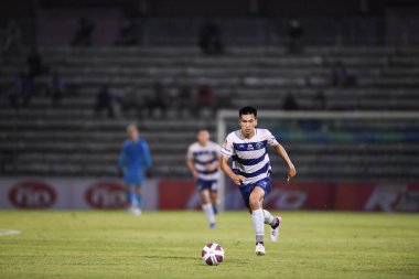 Bangplee-Samutprakan-10NOV2021: Samutprakan şehri ile Tayland 'daki samutprakan Stadyumu' nda birleşen Muangthong maçında Samutprakan şehrinin 2021 yılındaki samutprakan şehrinin 3 numaralı oyuncusu