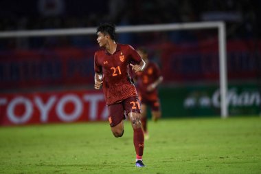 Chiangmai - Tayland, 25 Eylül 2022: Teerasak Poeiphimai # 21 Tayland Kupası sırasında Tayland ile Malezya arasında 700 yıllık stadyum, Tayland