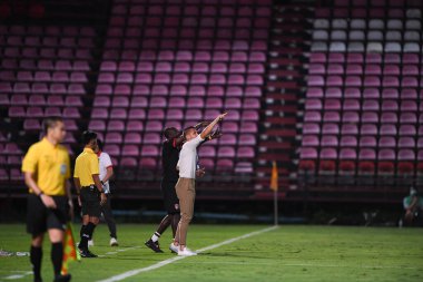 Nonthaburi-thailand-12-SEP-2021-MARIO GJUROVSKI Muangthong 'un baş antrenörü 2021 yılındaki muangthong maçında Thunderdome Stadyumu, Tayland' daki Chonburi Fc 'e karşı birlikte hareket etti.