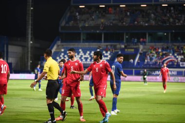 PATHUMTHANI, THAILAND -31 Mayıs 2022: Abbas Ayyad # 6 Barrain oyuncusu Tayland ile Bahreyn arasındaki dostluk maçı sırasında bg stadyumu, Tayland