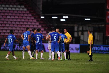 Chonburi FC 'nin 12SEP2021' deki Non-thaburi-Thathailand-12SEP2021 oyuncuları 2021 yılındaki muangthong maçında Thunderdome Stadyumu, Tayland 'daki Chonburi Fc' e karşı savaşıyor.