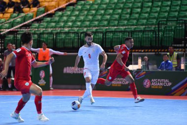 Bangkok, Tayland - 28 Nisan 2024: İran ile Bangkok Arena arasında oynanan 2024 Asya Kupası sırasında Müslüman Oladghobad # 8 İran Oyuncusu