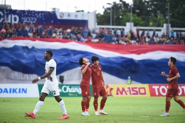 Chiangmai, Tayland - 25 Eylül 2022: Channarong Promsrikaew # 23 Tayland Kupası sırasında 700 yıllık stadyumda Malezya 'ya karşı oynandı. 