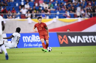 Chiangmai - Tayland, 25 Eylül 2022: 22 numaralı Chalermsak Aukkee # 22 numaralı Tayland Kupası 'nda Tayland' ın 700 yıllık stadyumunda Malezya 'ya karşı oynuyordu.