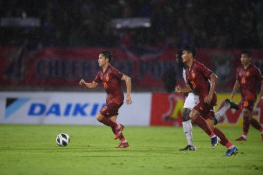 Chiangmai - Tayland, 25 Eylül 2022: Picha Autra # 19 Tayland futbolcusu Tayland ile Malezya arasında 700 yıllık stadyum, Tayland