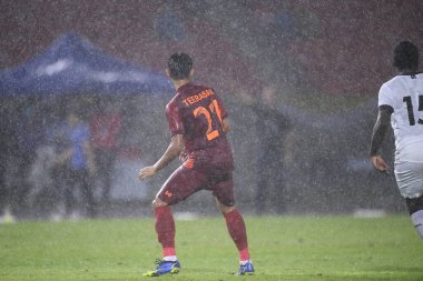 Chiangmai - Tayland, 25 Eylül 2022: Teerasak Poeiphimai # 21 Tayland Kupası sırasında Tayland ile Malezya arasında 700 yıllık stadyum, Tayland
