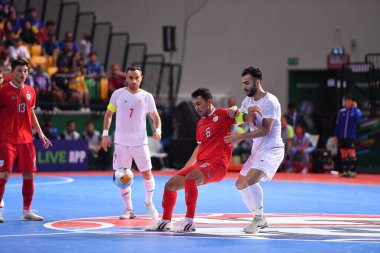 Bangkok, Tayland - 28 Nisan 2024: Jirawat Sornwichian # 6 Tayland Oyuncusu 2024 Asya Kupası sırasında Tayland 'ın Bangkok Arena kentinde oynanan maçta