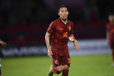 Chiangmai - Tayland, 25 Eylül 2022: Patompon Charoenrattanapirom # 14 Tayland Kupası sırasında Tayland ile Malezya arasında 700 yıllık stadyum, Tayland