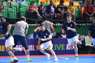 Bangkok, Tayland - 28 Nisan 2024: Masoud Yousef Shavardazi # 13 İran Kupası 2024 'te Tayland' ın Bangkok Arena kentinde oynanan maçta