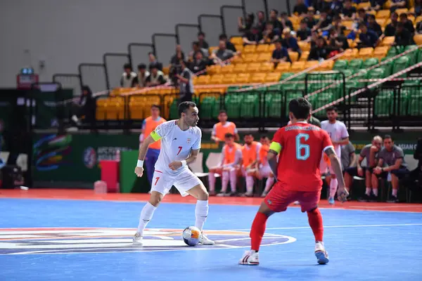 Bangkok, Tayland - 28 Nisan 2024: Ali Asghar Navlighe # 7 İran futbolcusu 2024 yılında Tayland 'ın Bangkok Arena kentinde İran ile karşı karşıya geldi.