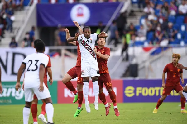 Chiangmai - Tayland, 25 Eylül 2022: Levi Garcia # 11 Trinidad ve tütün sanatçısı Tayland 'ın 700 yıllık stadyumunda, Tayland ile Tayland arasında oynanan kupa maçında