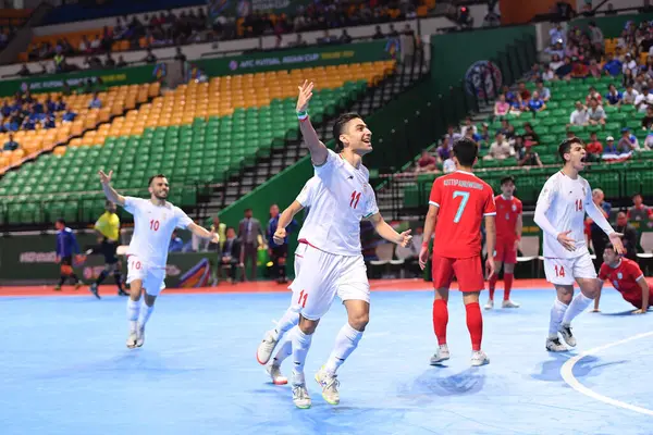 Bangkok, Tayland - 28 Nisan 2024: Mahdi Karimi # 11 İran Oyuncusu 2024 Asya Kupası sırasında Tayland 'ın Bangkok Arena kentinde