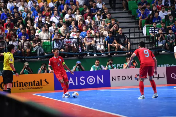 Bangkok, Tayland - 28 Nisan 2024: Jirawat Sornwichian # 6 Tayland Oyuncusu 2024 Asya Kupası sırasında Bangkok Arena 'da İran' a karşı 