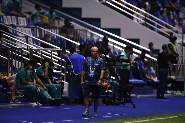 THANABURI, PATHUMTHANI, THAILAND - 6 Kasım 2021: Alexandre gama defin koçu BGPU 'nun Leo Stadyumu, Tayland' da defnedilmeye karşı durduğu 2021 yılındaki etkinlik sırasında