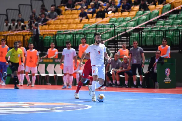 Bangkok, Tayland - 28 Nisan 2024: İran ile Bangkok Arena arasında oynanan 2024 Asya Kupası sırasında Müslüman Oladghobad # 8 İran Oyuncusu