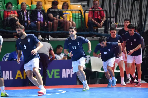 Bangkok, Tayland - 28 Nisan 2024: Mahdi Karimi # 11 İran Oyuncusu 2024 Asya Kupası sırasında Tayland 'ın Bangkok Arena kentinde