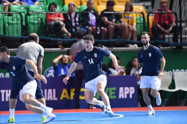 Bangkok, Tayland - 28 Nisan 2024: Behrooz Azimihematabadi # 14 İran Oyuncusu 2024 Asya Kupası sırasında Tayland 'ın Bangkok Arena kentinde