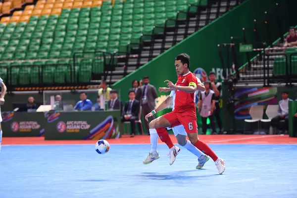 Bangkok, Tayland - 28 Nisan 2024: Jirawat Sornwichian # 6 Tayland Oyuncusu 2024 Asya Kupası sırasında Bangkok Arena 'da İran' a karşı 