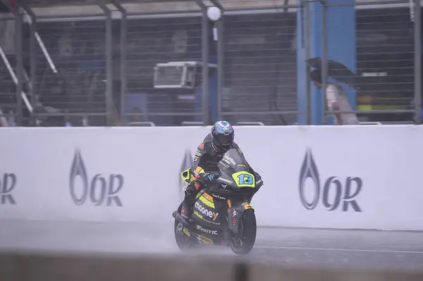 Buriram, Tayland - 2 Ekim 2022: Celestino Vietti # 13 Kalex / Triumph binicisi Motogp thailand 2022 sırasındaki chang Uluslararası Pisti, Buriram