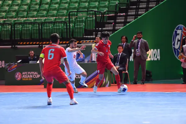 Bangkok, Tayland - 28 Nisan 2024: Krit Aransanyalak # 4 Tayland Oyuncusu 2024 'te Tayland' ın Bangkok Arena kentinde İran ile karşı karşıya