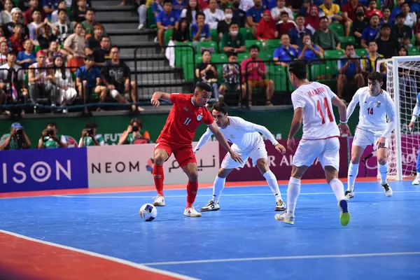 Bangkok, Tayland - 28 Nisan 2024: Muhammed Osamanmusa # 11 Tayland Oyuncusu 2024 'te Tayland' ın Bangkok Arena kentinde İran ile karşı karşıya geldi.