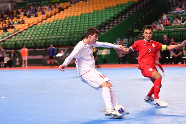 Bangkok, Tayland - 28 Nisan 2024: Behrooz Azimihematabadi # 14 İran Oyuncusu 2024 Asya Kupası sırasında Tayland 'ın Bangkok Arena kentinde