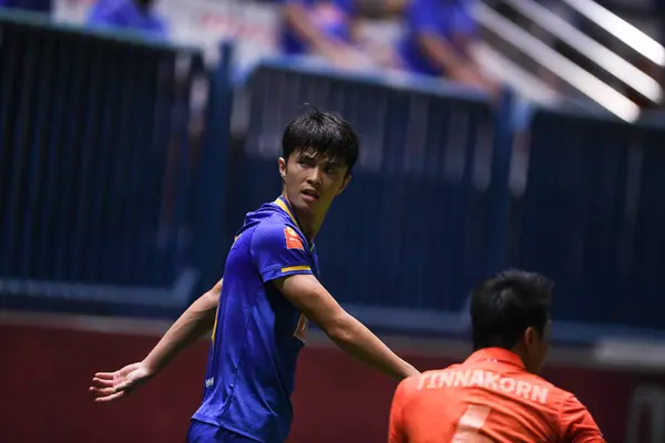 stock image THANYABURI, PATHUMTHANI, THAILAND - 6 NOVEMBER, 2021:Chaowat veerachat #4 Player of bg pathum in action during thaileague2021 between bgpu against buriram at leo stadium,thailand