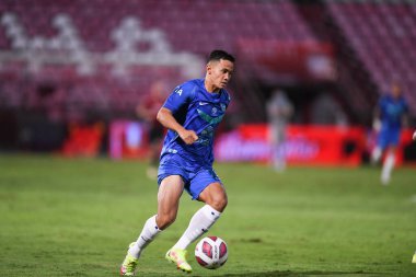 Thathaburi-Tayland-12SEP2021-SETTAWUT # 27 WONGSAI 2021 yılındaki muangthong maçında Thunderdome Stadyumu, Tayland 'daki Chonburi Fc' e karşı.