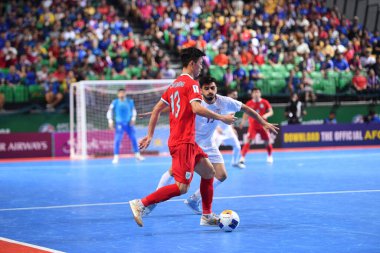 Bangkok, Tayland - 28 Nisan 2024: Therdsak Charoenphong # 13 Tayland Oyuncusu 2024 Asya Kupası sırasında Tayland 'ın Bangkok Arena kentinde oynanan maçta