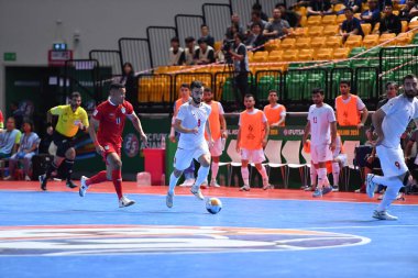 Bangkok, Tayland - 28 Nisan 2024: İran ile Bangkok Arena arasında oynanan 2024 Asya Kupası sırasında Müslüman Oladghobad # 8 İran Oyuncusu