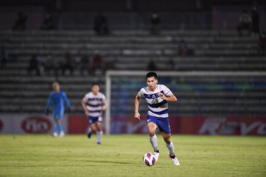 Bangplee-Samutprakan-10NOV2021: Samutprakan şehri ile Tayland 'daki samutprakan Stadyumu' nda birleşen Muangthong maçında Samutprakan şehrinin 3 numaralı samutprakan oyuncusu