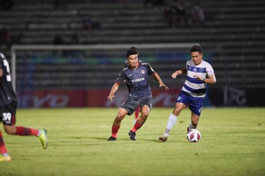 Bangplee-Samutprakan-10NOV2021: Samutprakan şehri ile Tayland 'daki samutprakan Stadyumu' nda birleşen Muangthong maçında 6 numaralı muangthong oyuncusu