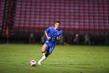Thathaburi-Tayland-12SEP2021-SETTAWUT # 27 WONGSAI 2021 yılındaki muangthong maçında Thunderdome Stadyumu, Tayland 'daki Chonburi Fc' e karşı.