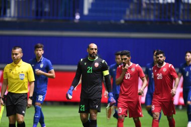Pathumthani - Tayland, 31 Mayıs 2022: Tayland 'ın Bg Stadyumu' ndaki Bahreyn maçında Muhammed Jaffar # 21 Barrain oyuncusu