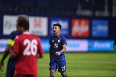 Pathumthani - Tayland, 31 Mayıs 2022: Tayland 'ın Bg Stadyumu' ndaki Bahreyn maçında 28 numaralı Jakkapan Praisuwan Tayland Oyuncusu