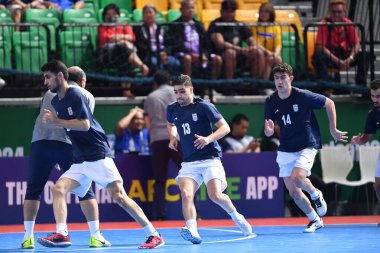 Bangkok, Tayland - 28 Nisan 2024: Masoud Yousef Shavardazi # 13 İran Kupası 2024 'te Tayland' ın Bangkok Arena kentinde oynanan maçta