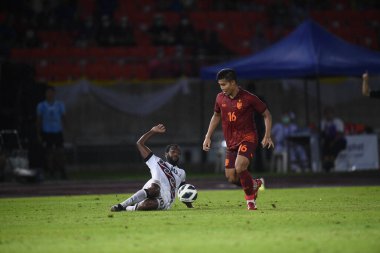 Chiangmai - Tayland, 25 Eylül 2022: Phitiwat Sookjitthammakul # 16 Tayland Kupası sırasında Tayland ile Malezya arasında 700 yıllık stadyum, Tayland