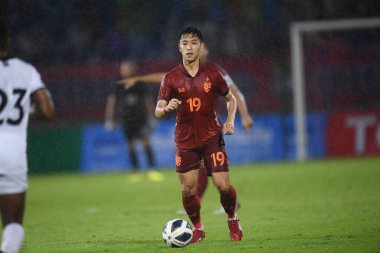 Chiangmai, Tayland - 25 Eylül 2022: Picha Autra # 19 Tayland Kupası 'nda 700 yıllık stadyumda Malezya' ya karşı oynanan maçta 