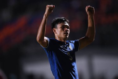 Sisaket-Tayland-27 Mayıs 2022: Tayland ile Tayland arasındaki dostluk karşılaşmasında Tayland 'ın 9 numaralı oyuncusu Tayland' ın Sisaket stadında Türkmenistan 'a karşı oynandı.