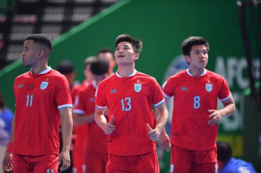 Bangkok, Tayland - 28 Nisan 2024: Therdsak Charoenphong # 13 Tayland Oyuncusu 2024 Asya Kupası sırasında Tayland 'ın Bangkok Arena kentinde oynanan maçta