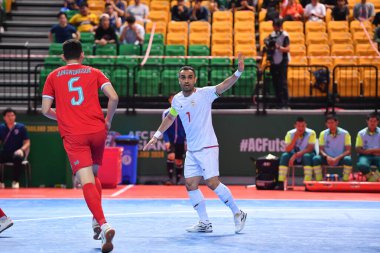 Bangkok, Tayland - 28 Nisan 2024: Ali Asghar Navlighe # 7 İran futbolcusu 2024 yılında Tayland 'ın Bangkok Arena kentinde İran ile karşı karşıya geldi.