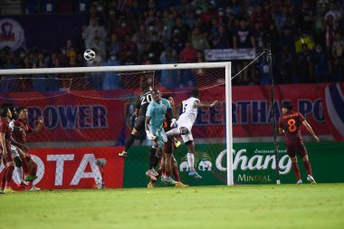 Chiangmai - Tayland, 25 Eylül 2022: Marvin Phillip # 1 Trinidad Oyuncusu ve Tubaco, Tayland ile Tayland arasında oynanan 700 yıllık stadyum, Tayland