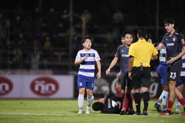 Bangplee-Samutprakan-10NOV2021: Samutprakan şehri ile Tayland samutprakan Stadyumu 'ndaki Muangthong maçında Samutprakan şehrinin 14 numaralı samutprakan oyuncusu