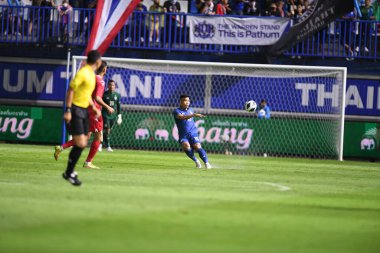 Pathumthani - Tayland, 31 Mayıs 2022: Phitiwat Sookjitthammakul # 16 Tayland ile Bahreyn arasında Bg Stadyumu 'nda oynanan dostluk maçı sırasında